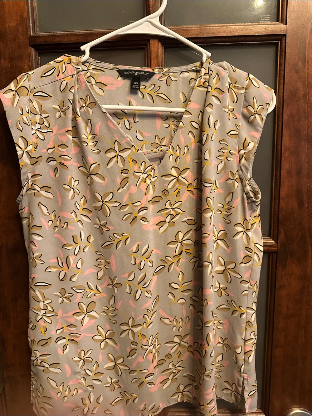 Banana Republic Floral V-Neck Cap-Sleeve Camisole in Gray and Pink
